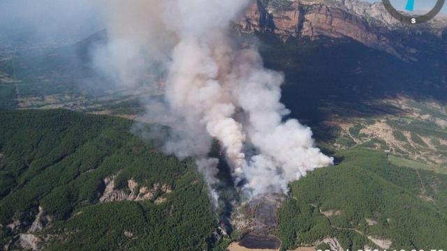 Imagen desde el aire del incendio de Pueyo de Araguás, el 23 de julio.