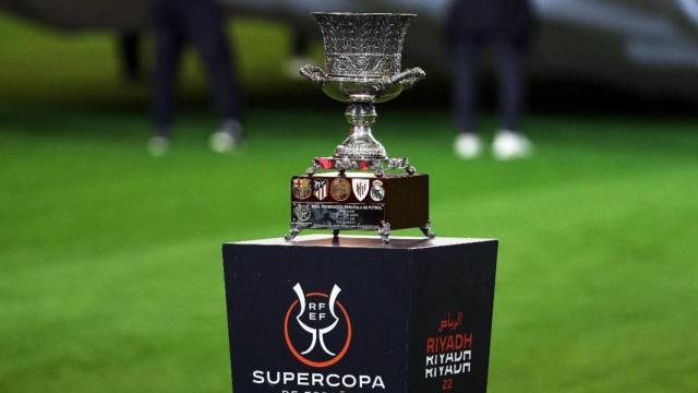 El trofeo de la Supercopa de España.