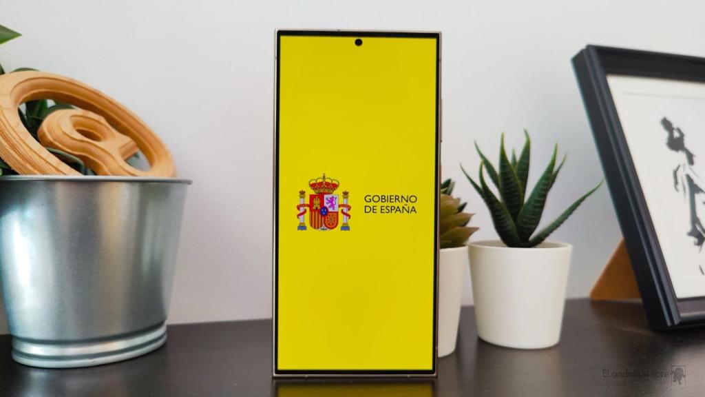 Logotipo del Gobierno de España en un móvil