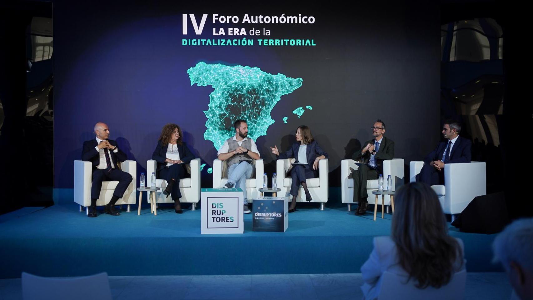 Mesa redonda 'La digitalización, eje vertebrador de la economía regional'.