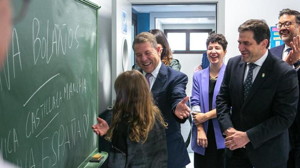 Un momento de la visita al CEIP de Bolaños.