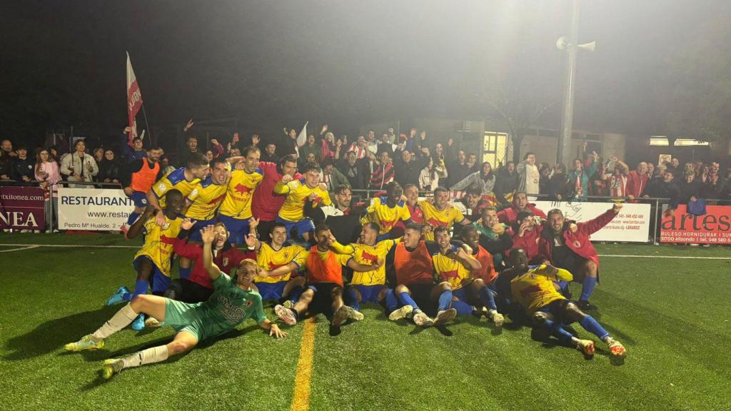 El Ontiñena celebra la clasificación para la Copa del Rey.