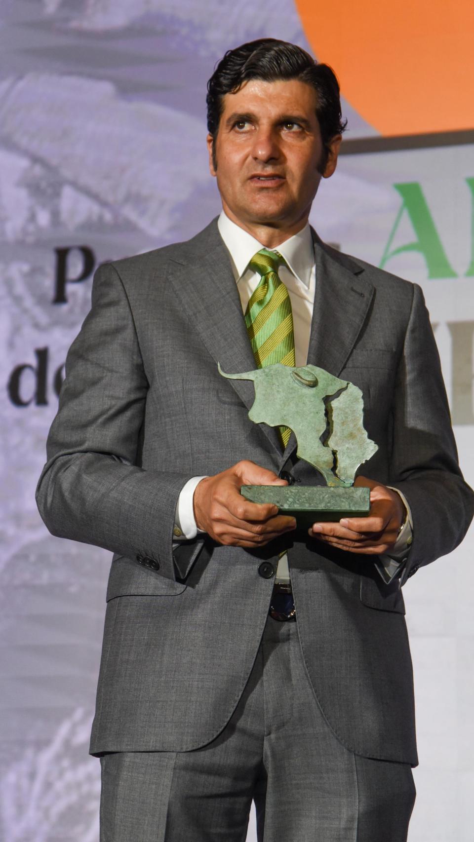 Morante de la Puebla, recibiendo un premio en Sevilla, el pasado mes de febrero.