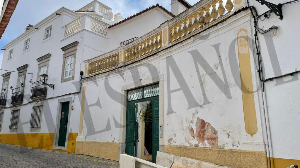 Fachada de la casa que está reformando en Elvas David Sánchez Castejón.