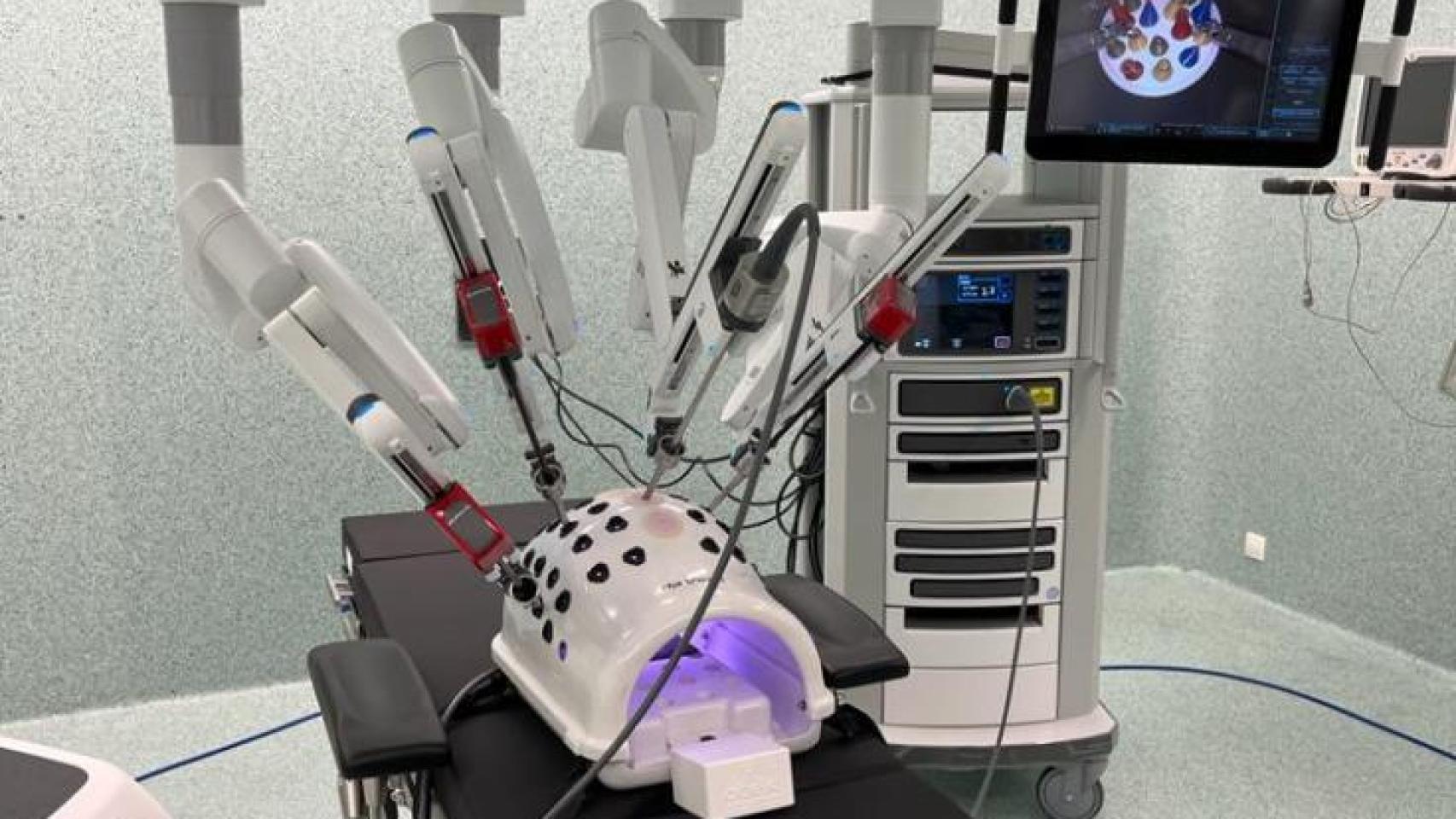 El primer robot “Da Vinci” llegó a Aragón en marzo de 2023, al Hospital Miguel Servet de Zaragoza, y ya se acerca a las 200 intervenciones realizadas