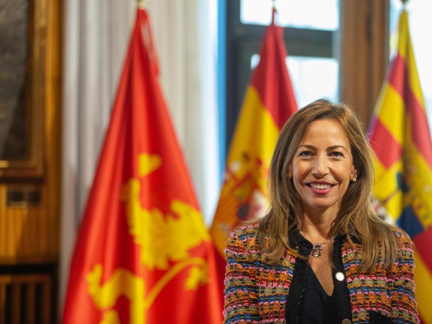 Natalia Chueca, alcaldesa de Zaragoza, en su despacho.