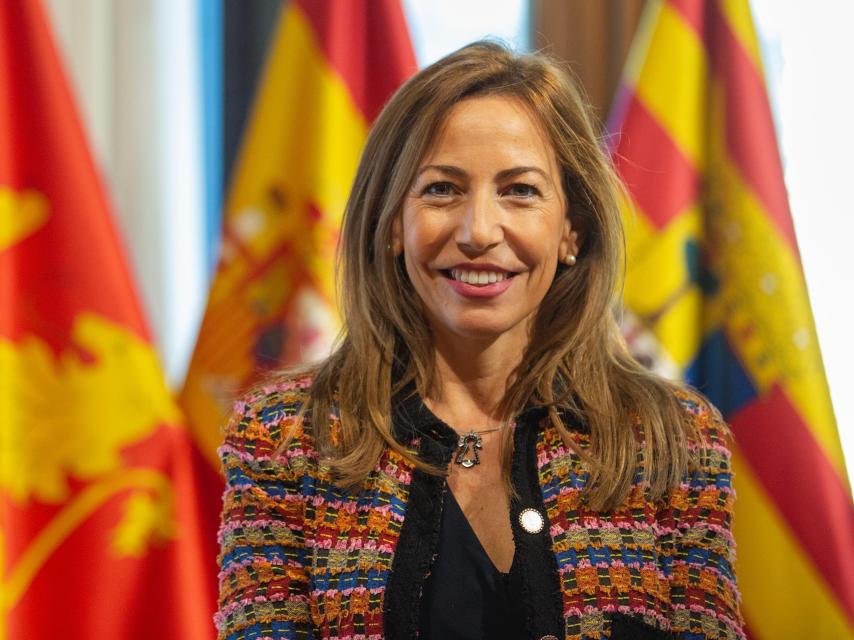 Natalia Chueca, alcaldesa de Zaragoza, en su despacho.