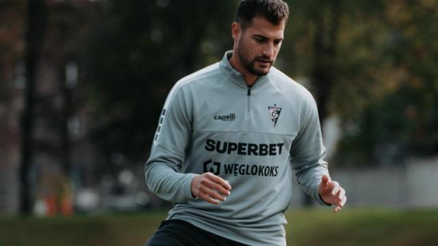 Sinan Bakis marca su primer gol en su nueva etapa con el Górnik Zabrze polaco... en un partido de homenaje