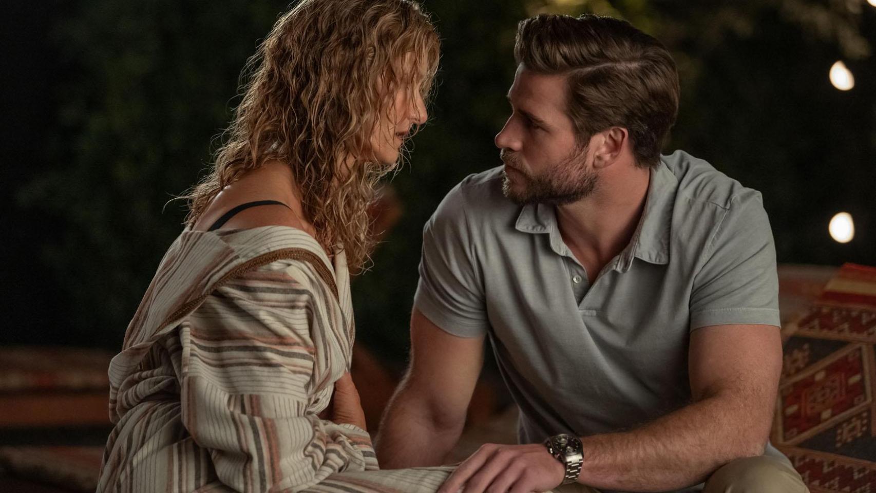 Acaba de llegar a Netflix y solo dura 90 minutos: una aventura romántica con Laura Dern y Liam Hemsworth