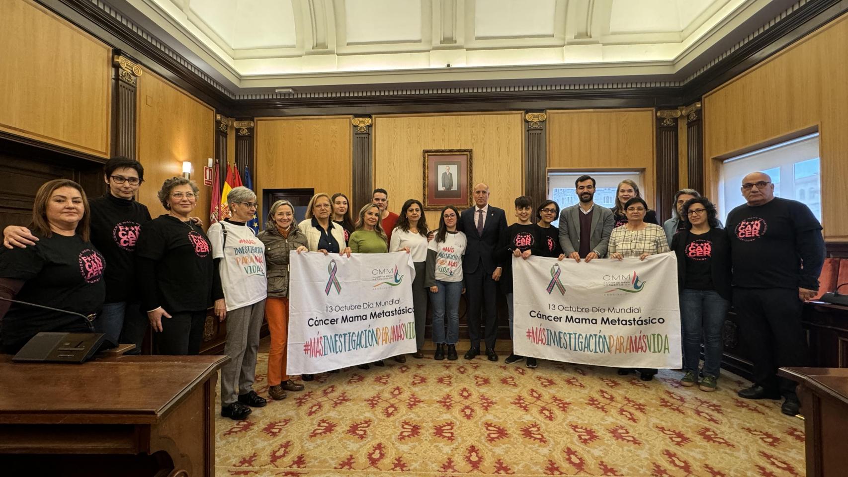 Actos por el Día Mundial del Cáncer de Mama Metastásico en el Ayuntamiento de León, este viernes