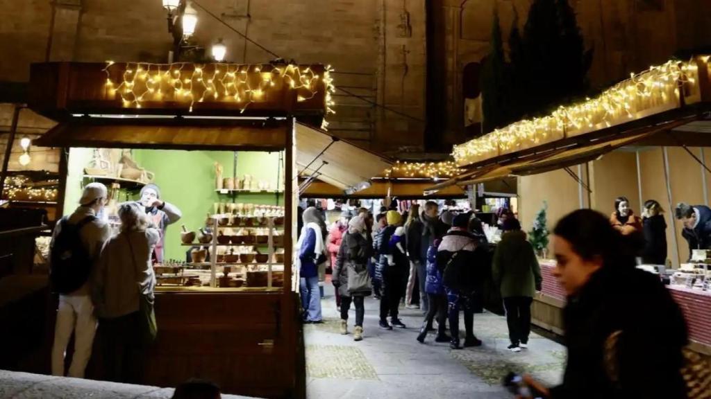 Mercadillo de Navidad en la plaza de Anaya de Salamanca en 2023