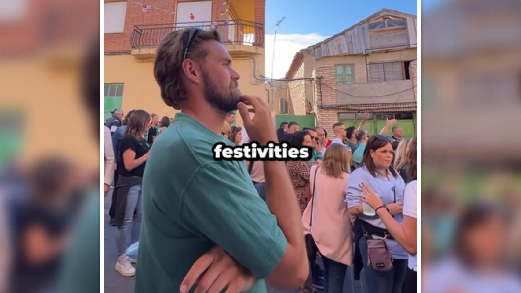 Tom Hopcroft adentrándose en las fiestas de un pueblo de Valladolid