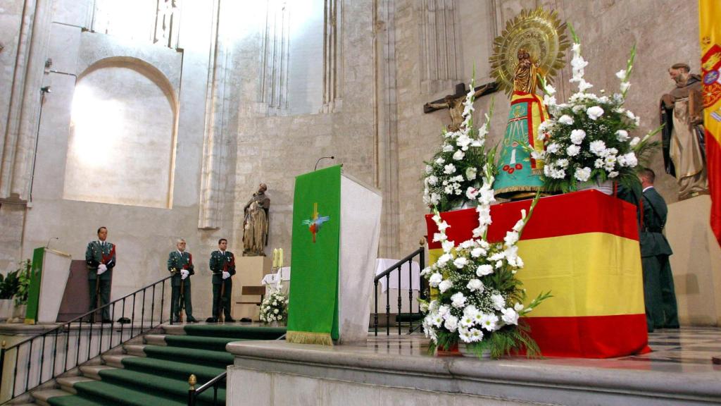 Imagen de una misa en honor a la Virgen del Pilar en Valladolid