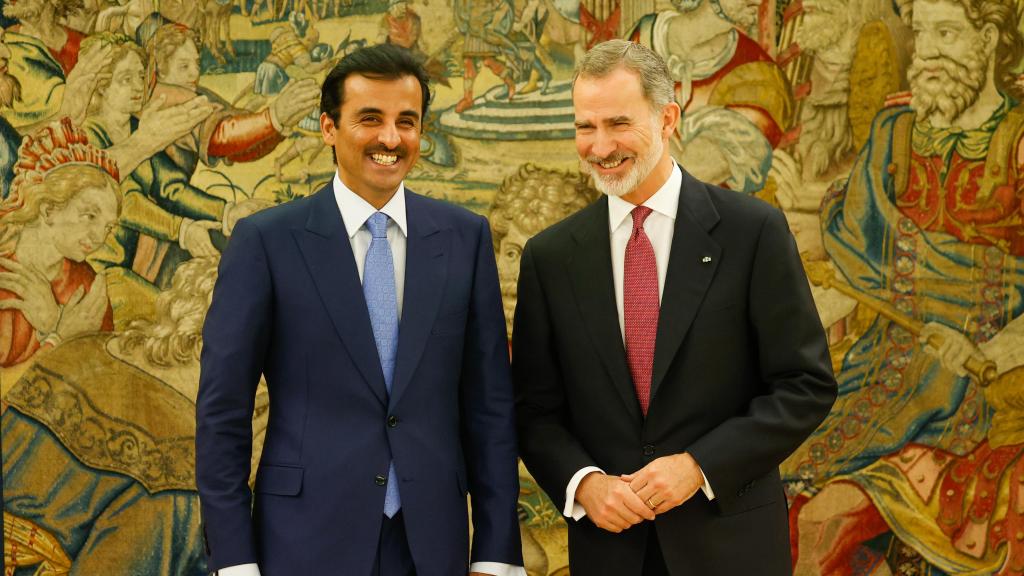 Tamim bin Hamad al Thani, junto al rey Felipe VI en 2022.