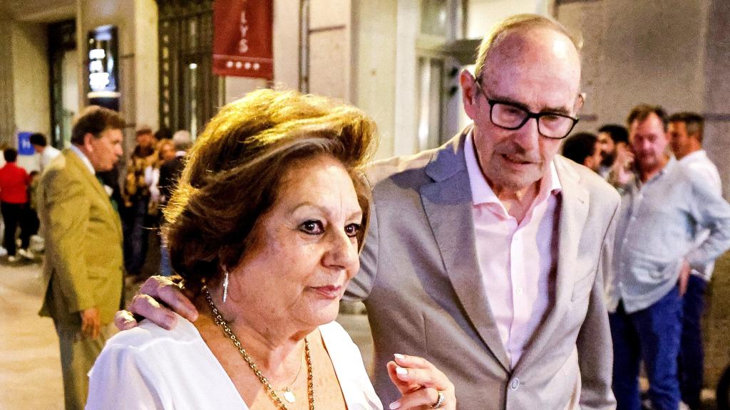 Enriqueta y Emilio, los padres de Ponce, el pasado 9 de octubre, durante la despedida del torero de la plaza de toros de Valencia.