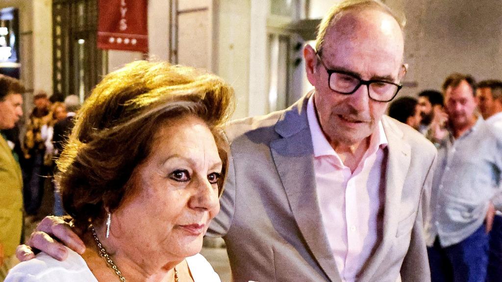 Enriqueta y Emilio, los padres de Enrique Ponce, en una fotografía tomada el pasado mes de octubre, en Valencia.