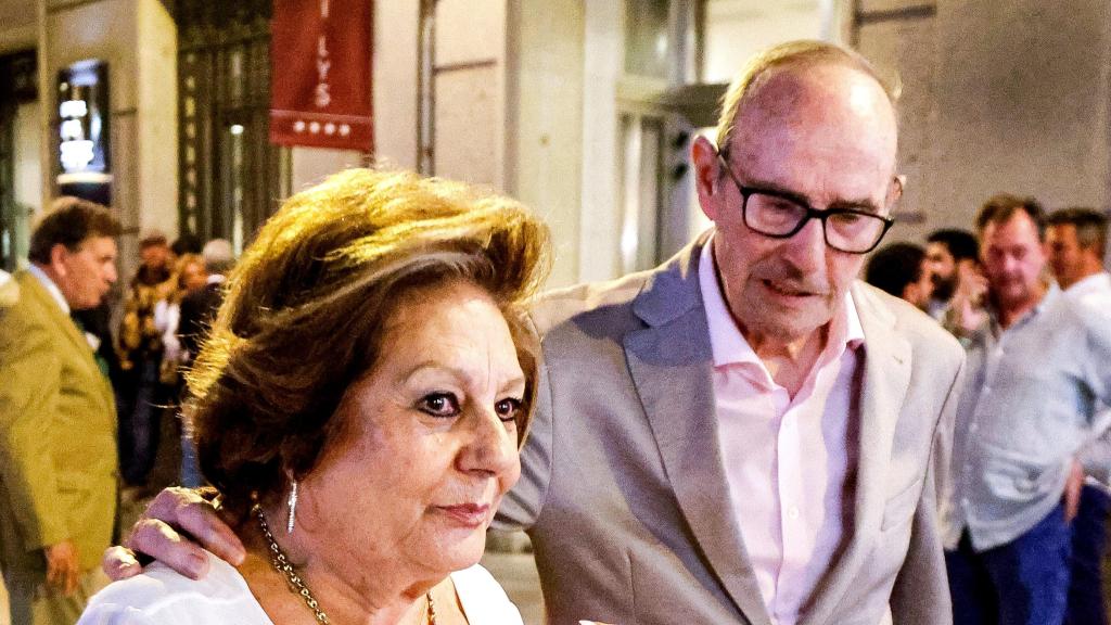 Enriqueta y Emilio, los padres de Enrique Ponce, en una fotografía tomada el pasado mes de octubre, en Valencia.