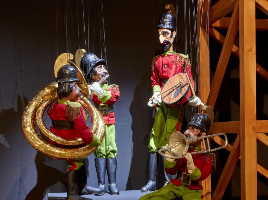 Vista de la sala de la exposición 'Esperpento', 2024. Detalle del teatro del Piccoli, de Vitorio Podrecca. Foto: Cortesía del Museo Reina Sofía