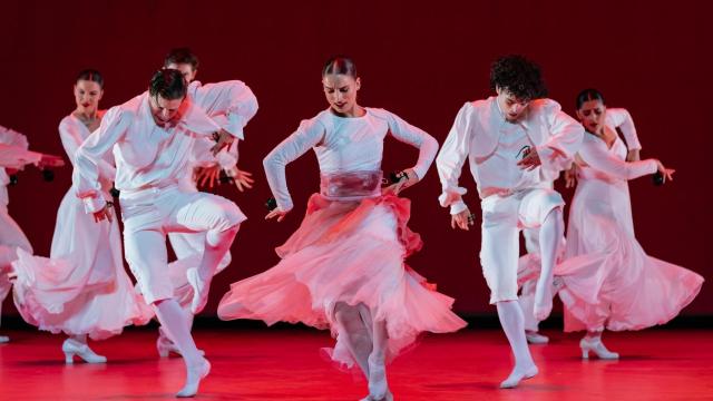 El Ballet Español de la Comunidad de Madrid durante uno de los ensayos. Foto: Ana Yñáñez