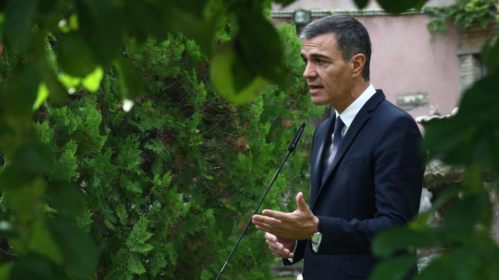 Pedro Sánchez hace una declaración en Roma, este viernes, tras su audiencia con el Papa.