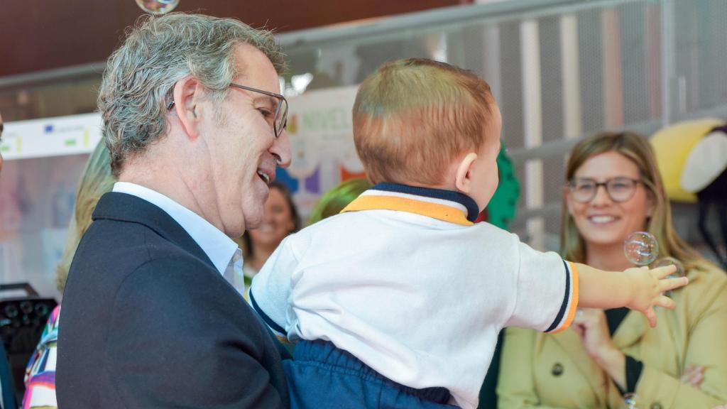 El presidente del PP, Alberto Núñez Feijóo, el pasado martes durante una visita a una escuela infantil en Guadalajara.