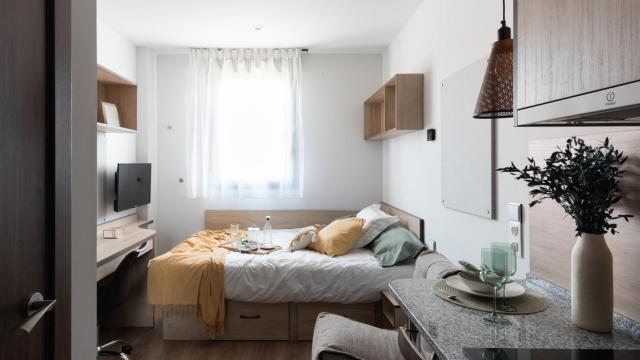 Una de las habitaciones de la residencia de Nodis en Málaga.