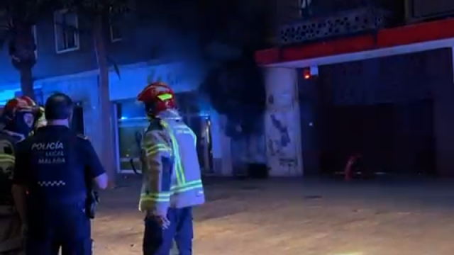 Vídeo del incendio en el contador de un edificio junto al Teatro Soho CaixaBank.