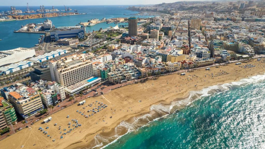 Playa de Las Canteras, en Gran Canaria.