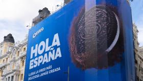 El cartel con la nueva imagen de Oreo en Madrid.