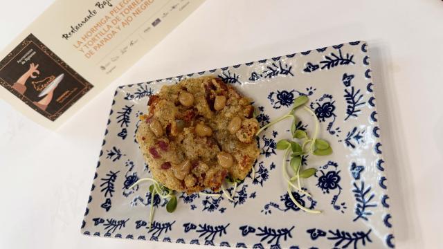 'Hormiga Pelegrina y tortilla de torreznillos de papada y ajo' de Sergio Baja. Foto: Red de Ciudades y Villas Medievales.