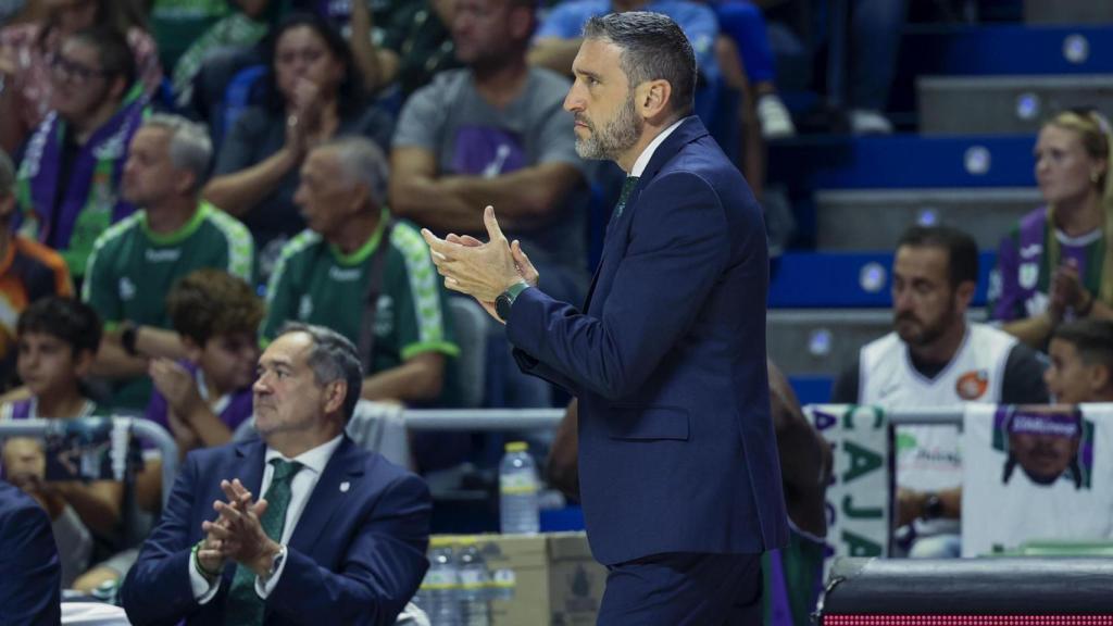 El entrenador del Unicaja, Ibon Navarro, en un momento del partido.