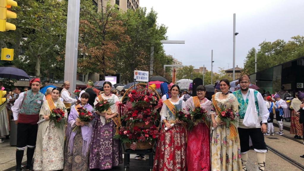 El grupo Nuestra Señora de Burjazud de Villanueva de Gállego encabezado por las damas y Mario y Nacho.