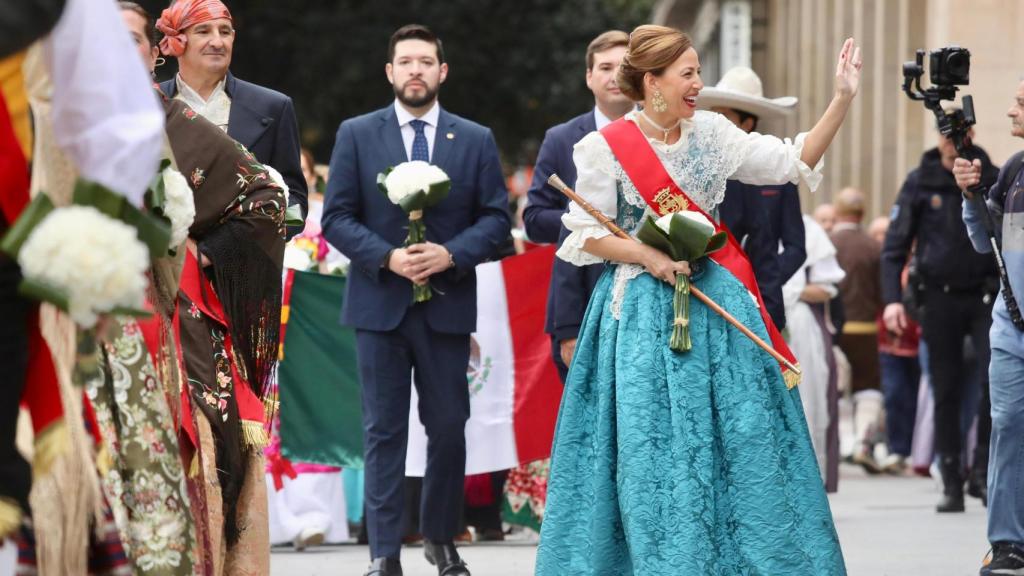 La alcaldesa de Zaragoza, Natalia Chueca, en la Ofrenda de Flores de Zaragoza 2024.