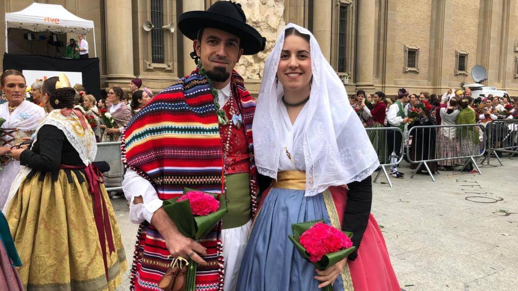 Samuel y Andrea, de Valencia, en la Ofrenda de Flores 2024