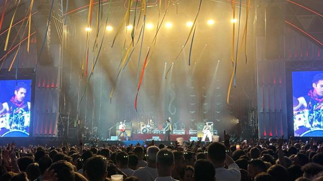 El grupo murciano, Arde Bogotá, sobre el escenario de Espacio Zity, en Zaragoza.