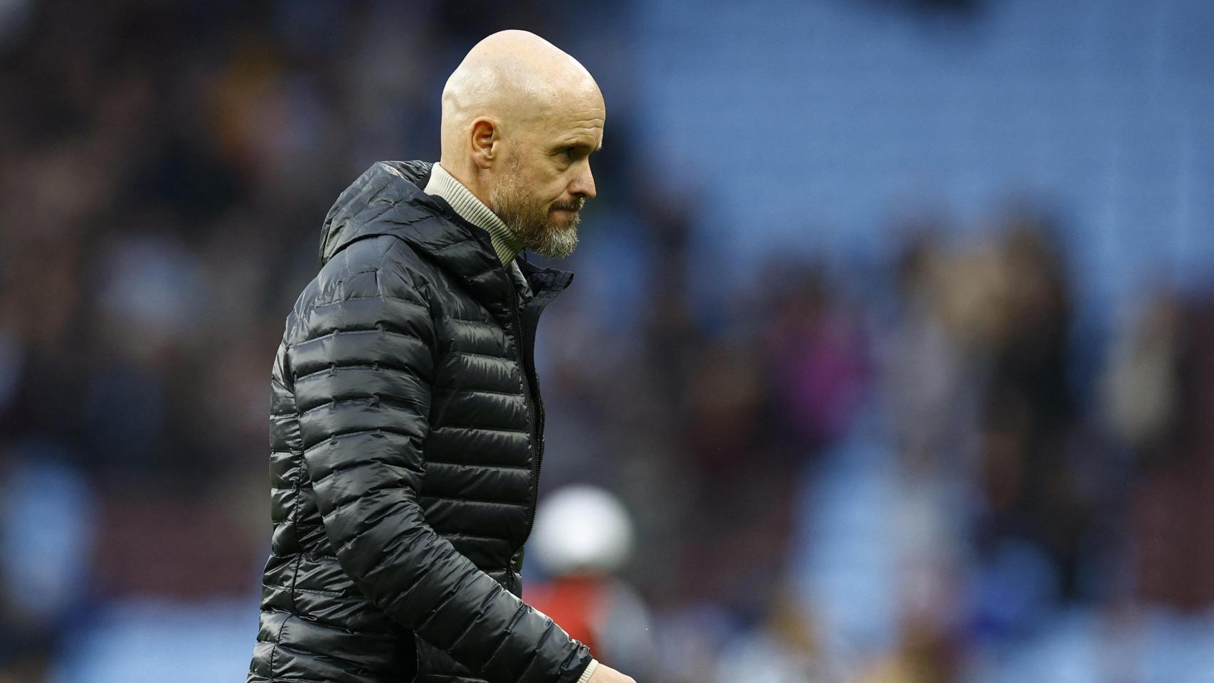 Ten Hag, entrenador del Manchester United, durante el partido contra el Aston Villa.