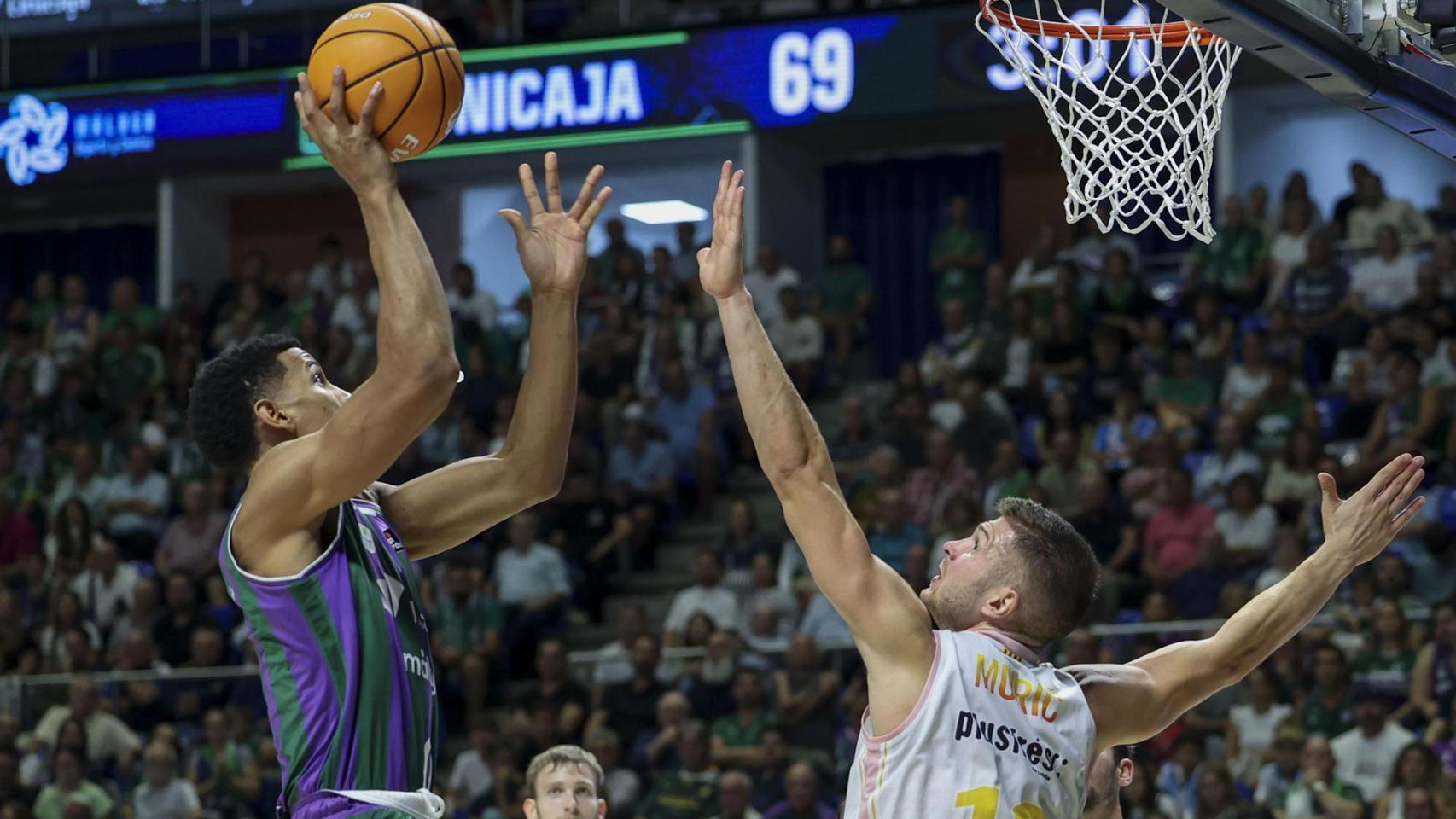 Tyson Pérez en un momento del encuentro entre el Unicaja y el Lleida.