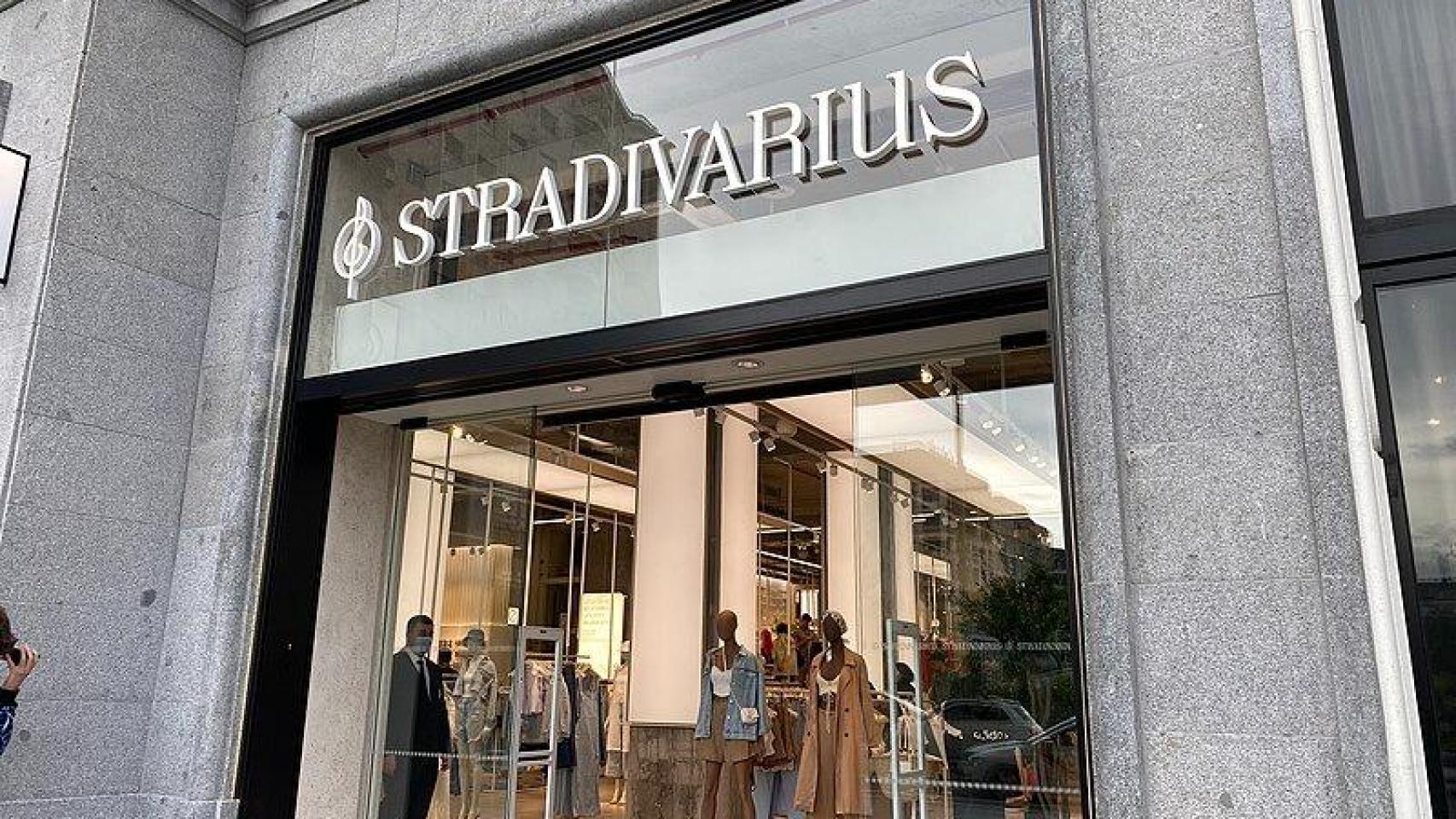 Una fachada de Stradivarius.