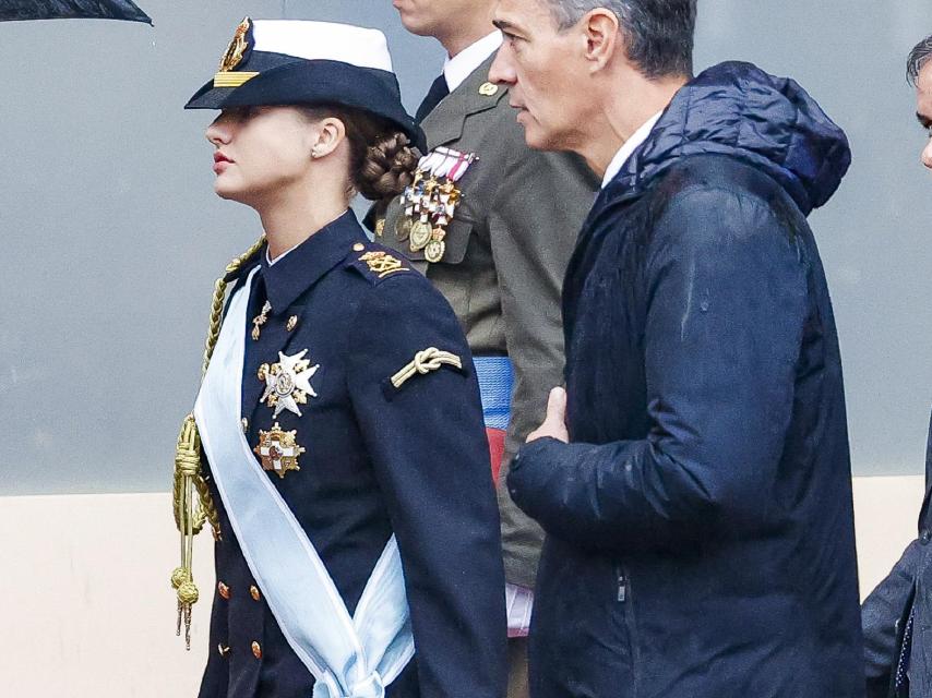 Leonor lucía el nudo de los alumnos distinguidos en su brazo izquierdo.