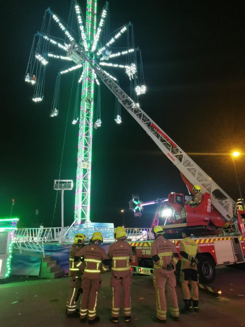 Los Bomberos, durante el rescate.