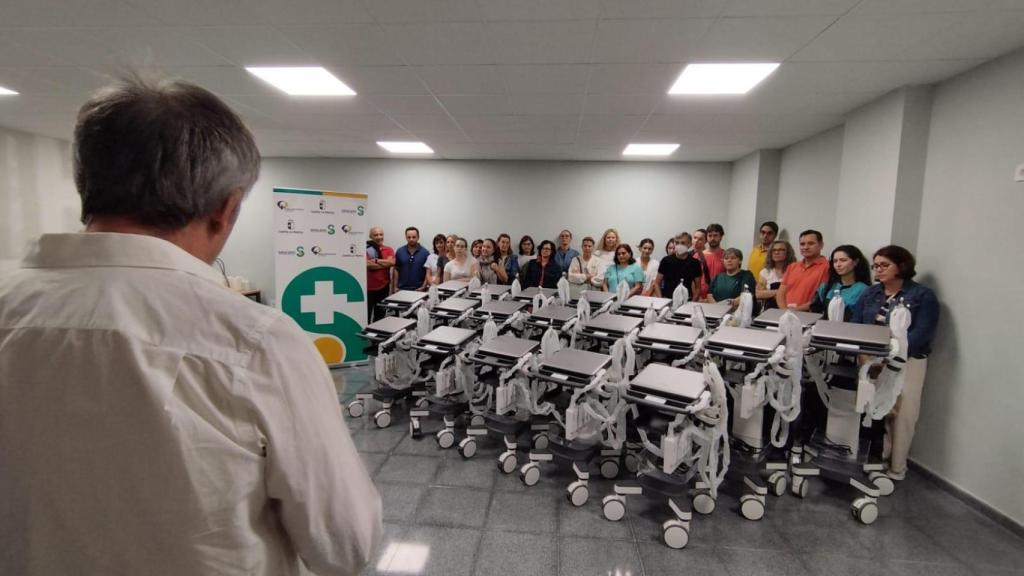 Foto de familia de los médicos de Atención Primaria que se han formado en el uso de estos ecógrafos.