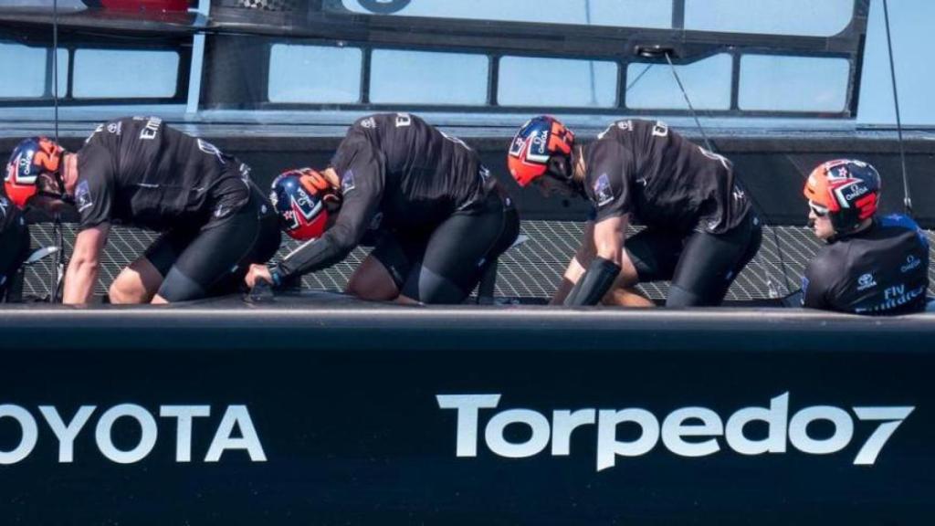 Los cyclors neozelandeses, durante una regata de la Copa América de vela. Emirates Team New Zeland.