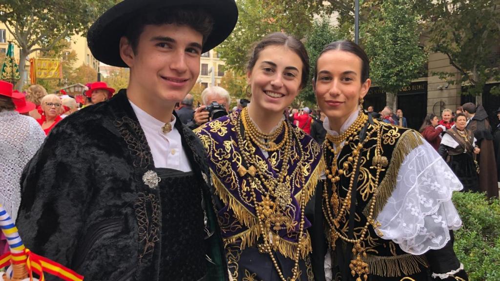 Los hermanos Rueda de la Casa Regional de Castilla y León participan en la Ofrenda de Frutos 2024