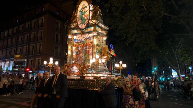 Uno de los pasos del Rosario de Cristal, este domingo.