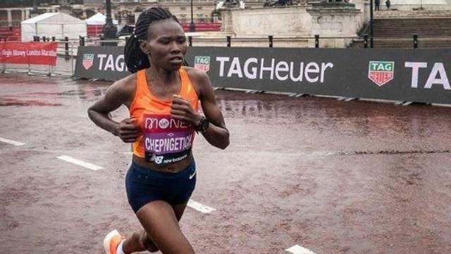 La keniana Chepngetich bate en Chicago el récord del mundo femenino de maratón.