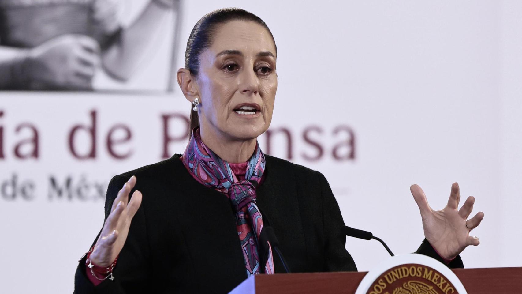 La presidenta de México, Claudia Sheinbaum, habla durante una conferencia de prensa.