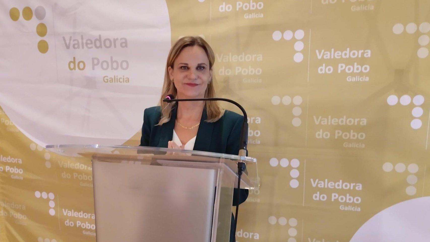 La valedora do Pobo, María Dolores Fernández Galiño, presenta el informe de la institución de 2022