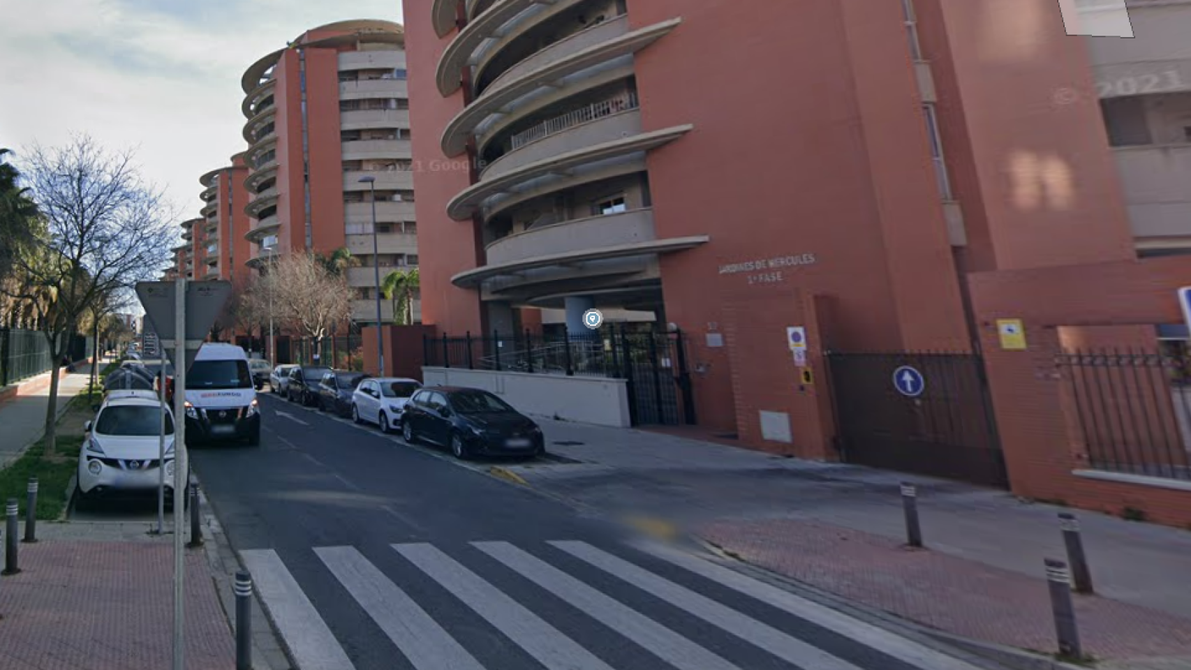 Muere un niño de 10 años al caerse de un piso en el sur de Sevilla