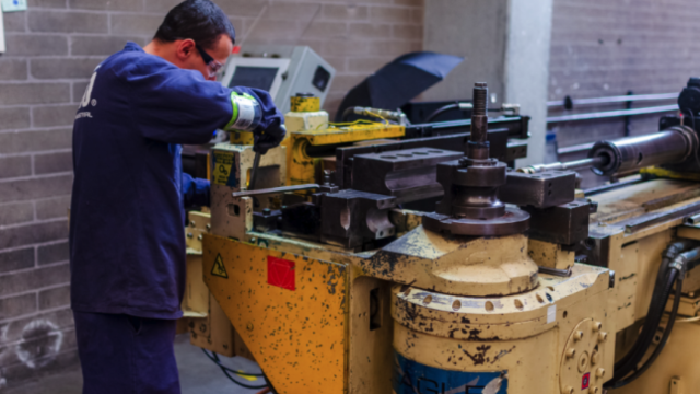 Un trabajador industrial en una imagen de archivo.