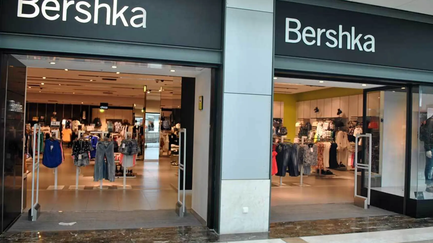 Colas en Bershka por la nueva americana que está en promoción: cuesta menos de 15 euros y es perfecta para otoño